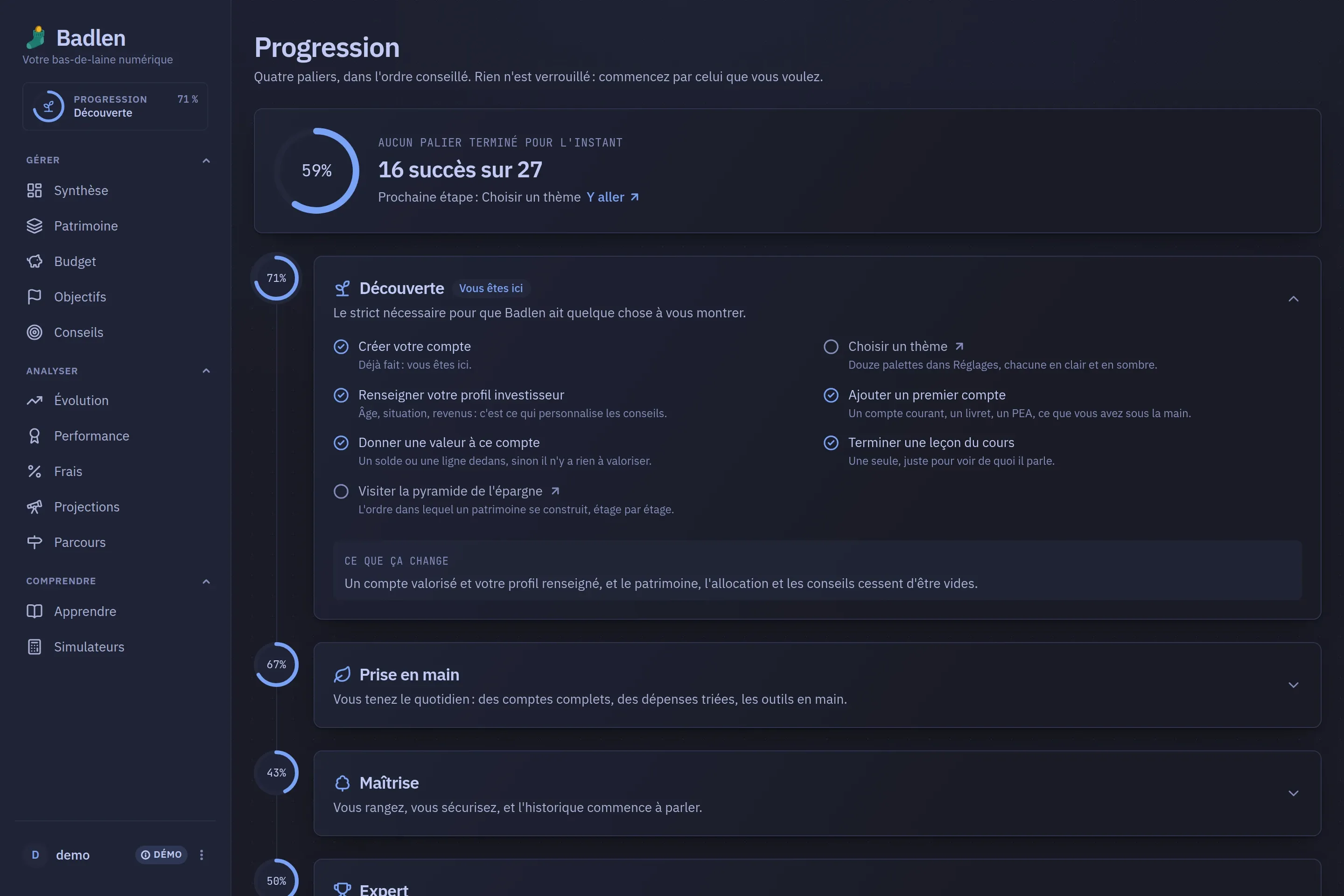 L’écran Progression : les quatre paliers de succès, le premier ouvert sur sa liste d’étapes et ce que le terminer change.